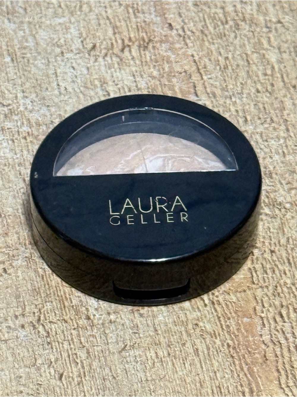 LAURA GELLER Baked Balance-n-Brighten Foundation  Light 0.32 oz. 
New no box 
Th